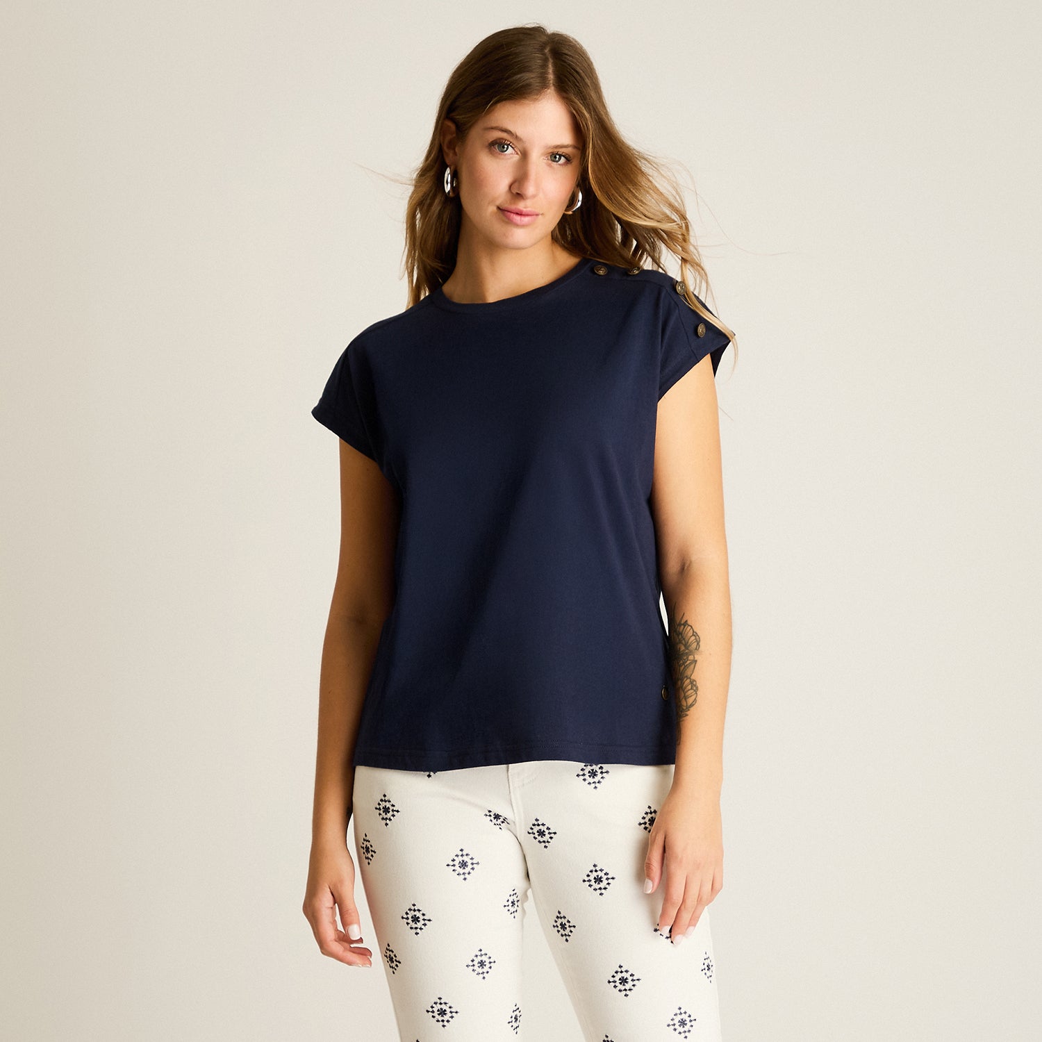 Polera Azul Manga Corta Elasticidad Media Sin Forro Calce Holgado